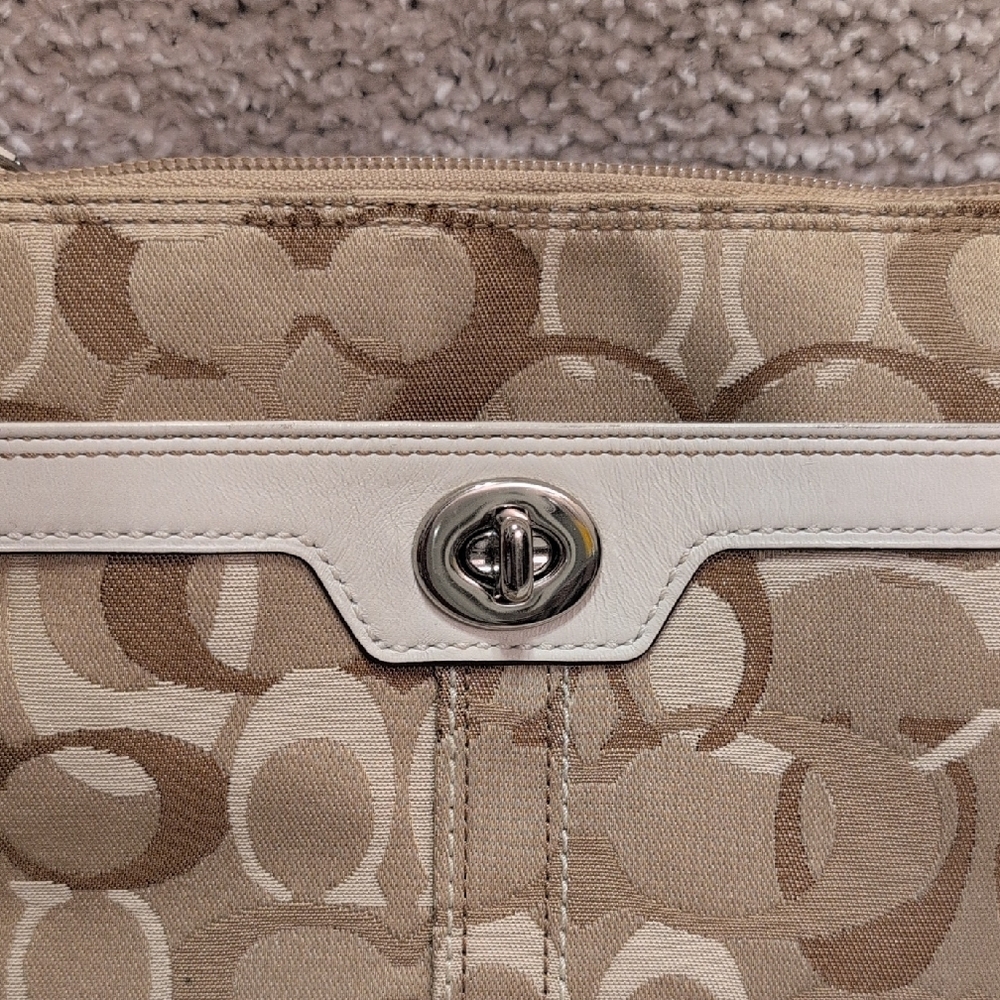 Vintage Coach Crossbody Bag - Picture 4 of 9